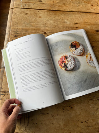 ARAN : RECIPES AND STORIES FROM A BAKERY IN THE HEART OF SCOTLAND BOOK
