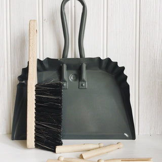 Workshop dustpan and brush