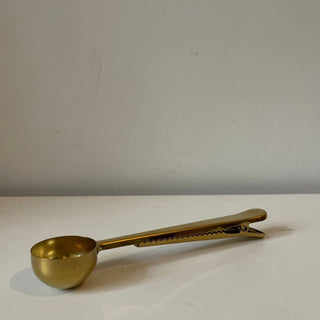 Coffee scoop and clip