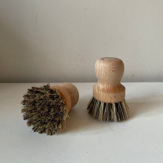 Pot / vegetable cleaning brush