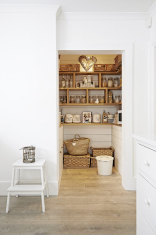 How to create an organised pantry