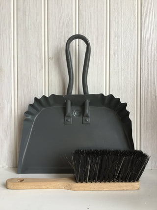 Workshop dustpan and brush