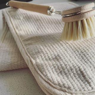 Traditional washing up brush with optional replacement head