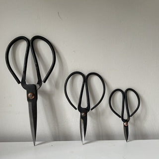 Utility scissors - small, medium or large Io loo